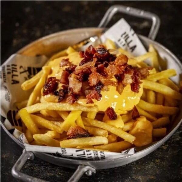 FRITAS MÉDIA C/ TOPPING DE CHEDDAR E BACON